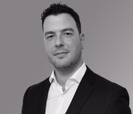 Portrait of Alex Talesnik, CEO of Knowledge²